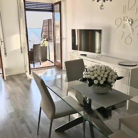 Apt Elena Fronte Lago Apartment Desenzano del Garda