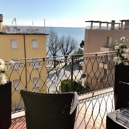 Apartment Apt Elena Fronte Lago Desenzano del Garda