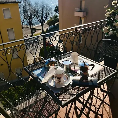 Apt Elena Fronte Lago Apartment