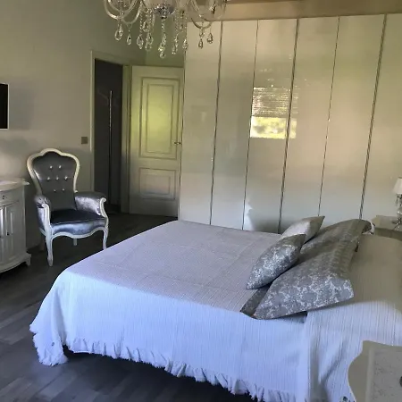 Apt Elena Fronte Lago Apartment *